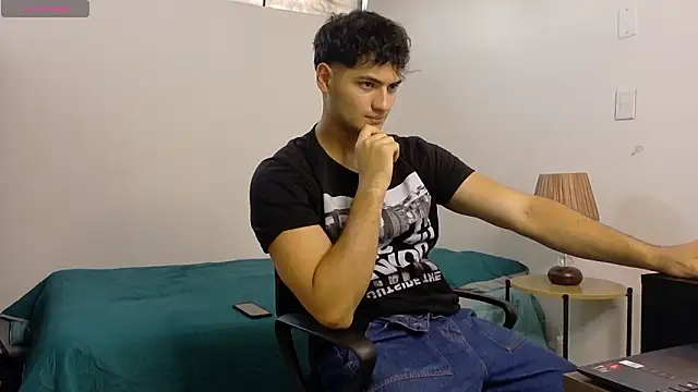 Snapshot of Kael_Switch chatting on February 19, 9:11 pm Kael Switch online show from February 19, 9:11 pm