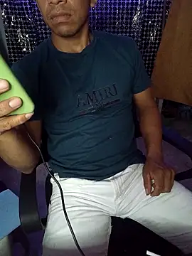 Snapshot of yisusalejo chatting on February 28, 3:29 am yisusalejo online show from February 28, 3:29 am