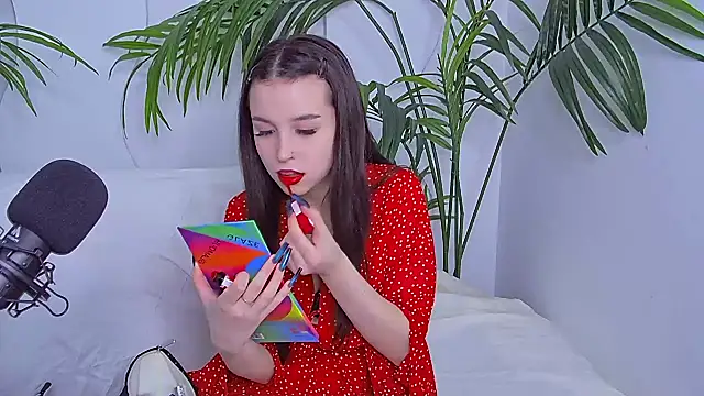 Snapshot of LanaLedger chatting on February 28, 10:49 am LanaLedger online show from February 28, 10:49 am