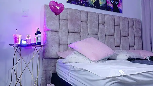 Snapshot of MiiaBlumm_ chatting on February 24, 11:25 pm MiiaBlumm online show from February 24, 11:25 pm