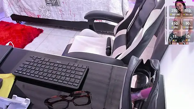 Snapshot of RubyStrome chatting on February 22, 7:01 pm RubyStrome online show from February 22, 7:01 pm