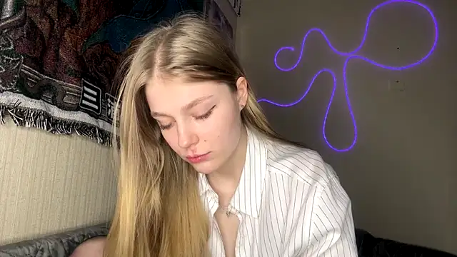 Snapshot of CassandraMur chatting on February 27, 3:12 pm CassandraMur online show from February 27, 3:12 pm