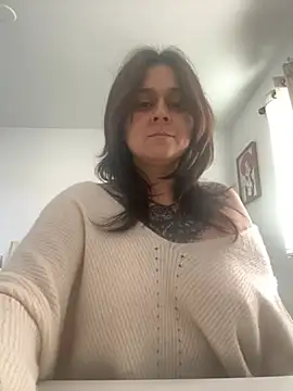 Snapshot of ValeValdez18 chatting on February 15, 12:07 am ValeValdez18 online show from February 15, 12:07 am