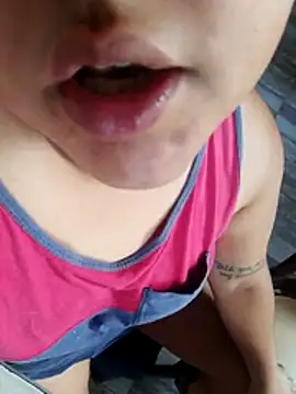 Snapshot of 69_less chatting on February 23, 6:38 pm 69 less online show from February 23, 6:38 pm