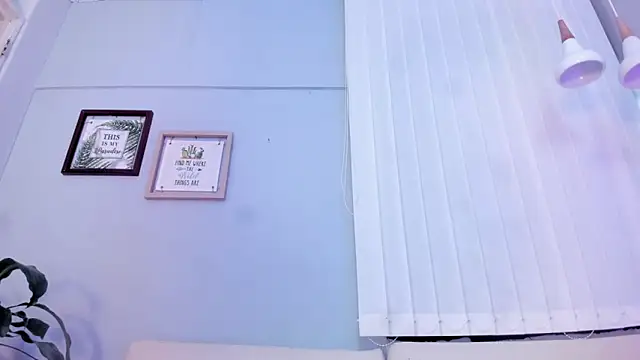 Snapshot of Amber_Novoa chatting on February 16, 3:19 pm Amber Novoa online show from February 16, 3:19 pm