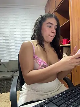 Snapshot of Luna_rousse26 chatting on May 26, 1:40 pm Luna rousse26 online show from May 26, 1:40 pm