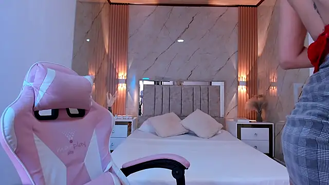 Snapshot of your_whore_Salome chatting on February 24, 6:39 pm your whore Salome online show from February 24, 6:39 pm