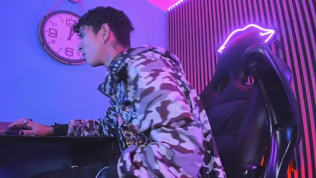 Maximoking26 online show from February 20, 4:09 am