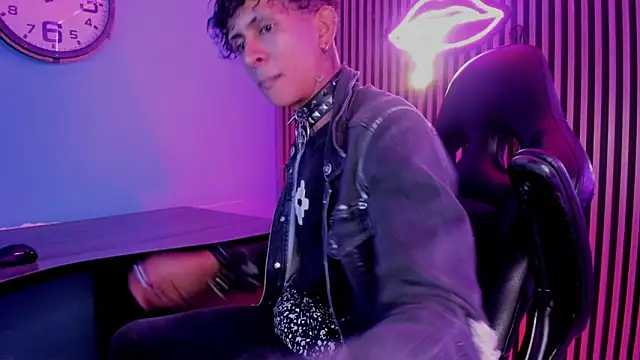 Maximoking26 online show from February 21, 4:35 am