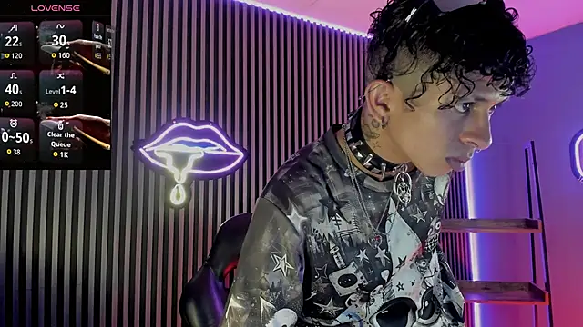 Maximoking26 online show from March 31, 4:13 am