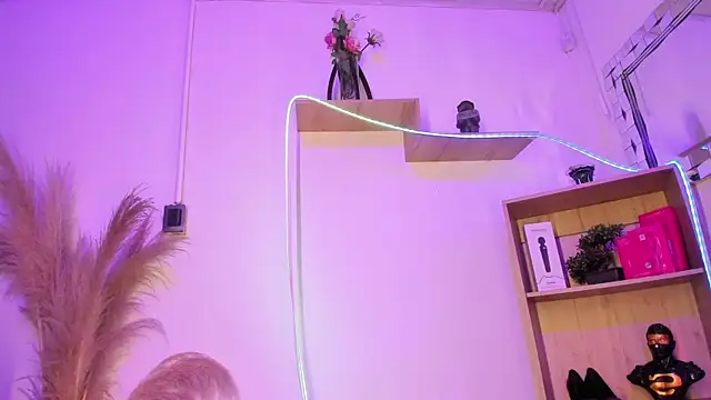 Tylla   online show from April 18, 4:27 am