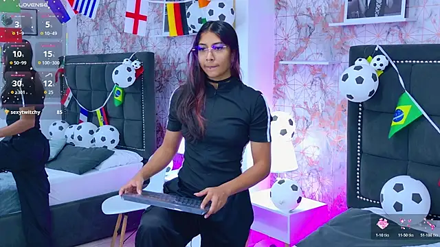Snapshot of Raven_Gloomy chatting on June 30, 12:28 pm Raven Gloomy online show from June 30, 12:28 pm