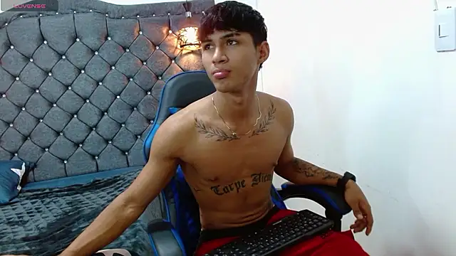 Snapshot of luka_big18 chatting on February 21, 12:44 am luka big18 online show from February 21, 12:44 am