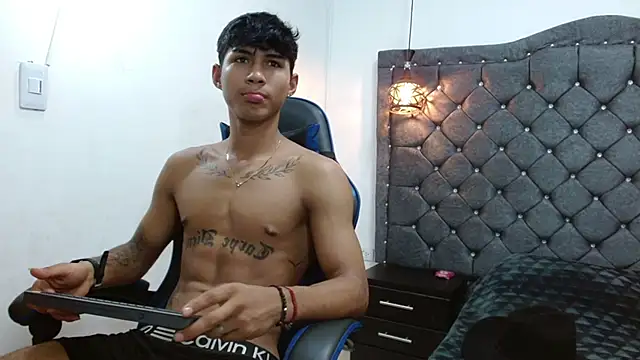 Snapshot of luka_big18 chatting on March 7, 3:25 am luka big18 online show from March 7, 3:25 am
