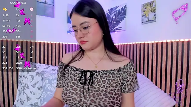 Lyra Noire online show from April 22, 6:42 pm