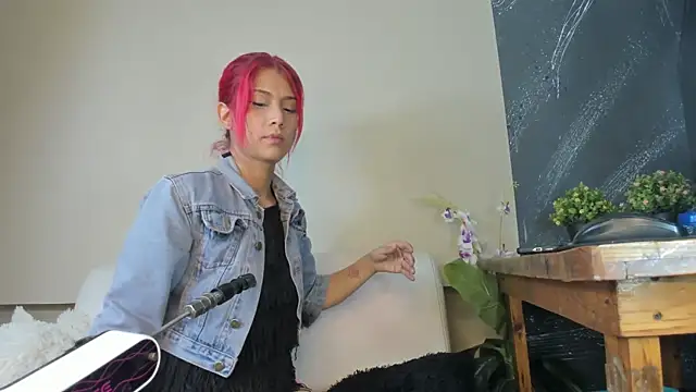 Snapshot of Jasmine_Starr_ chatting on June 11, 12:19 am Jasmine Starr online show from June 11, 12:19 am