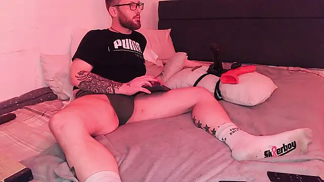 Snapshot of Masterjayb80 chatting on February 15, 2:52 am Masterjayb80 online show from February 15, 2:52 am