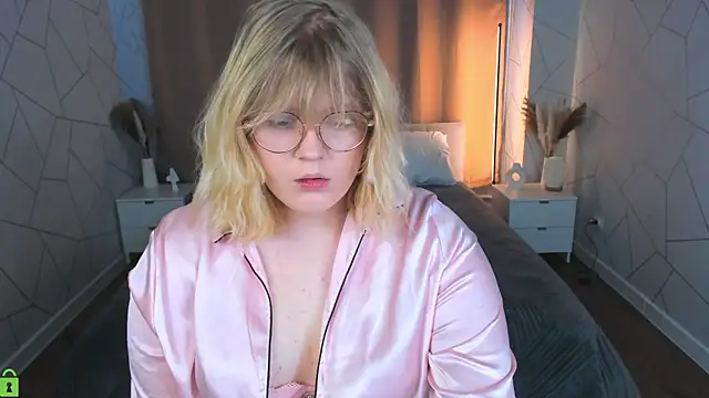 luna c0ra online show from April 10, 1:11 am