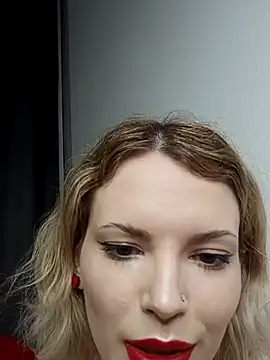 Snapshot of VinylKiss chatting on February 26, 1:37 am VinylKiss online show from February 26, 1:37 am