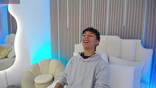 Aiden Rivers  online show from March 10, 12:54 pm