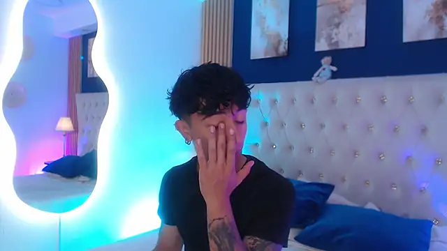 Aiden Rivers  online show from April 14, 12:55 pm