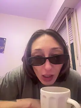 Snapshot of FrutillitaXX chatting on February 16, 6:31 am FrutillitaXX online show from February 16, 6:31 am