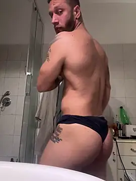 Snapshot of Tiziano94 chatting on February 23, 11:29 am Tiziano94 online show from February 23, 11:29 am