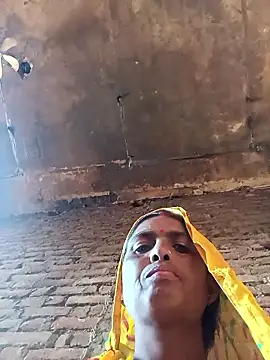 Snapshot of Hot_re83 chatting on March 2, 7:15 am Hot re83 online show from March 2, 7:15 am