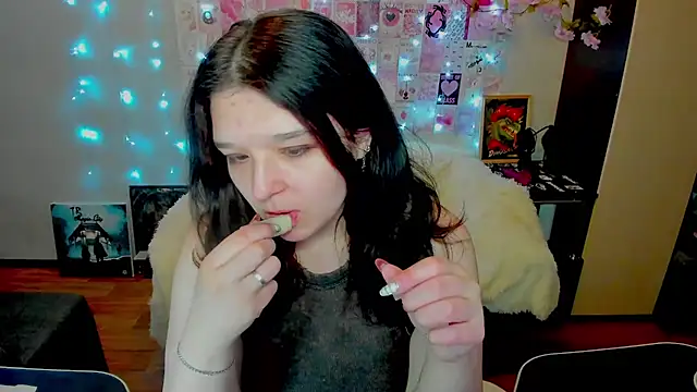 Snapshot of Kate_Acid chatting on May 10, 11:32 pm Kate Acid online show from May 10, 11:32 pm