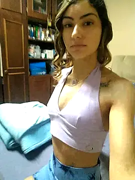 Snapshot of Larinhacat chatting on February 20, 10:32 pm Larinhacat online show from February 20, 10:32 pm