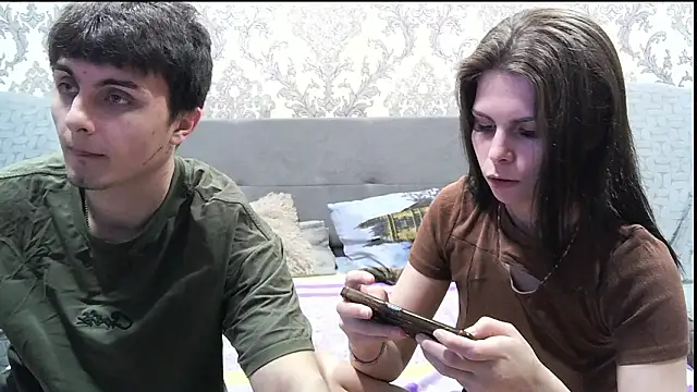 AmandaCouple online show from March 3, 5:13 am