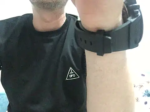 Snapshot of Scarbau chatting on May 27, 9:23 pm Scarbau online show from May 27, 9:23 pm