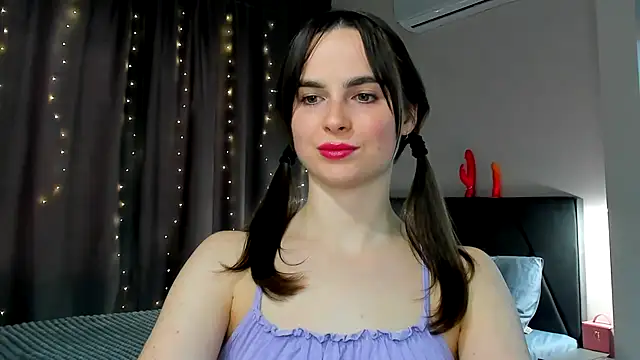 megann fox2 online show from April 7, 1:11 pm