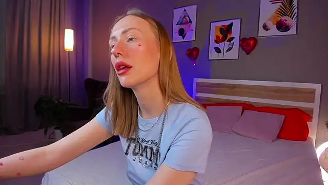 Snapshot of A_Alise chatting on February 24, 11:19 am A Alise online show from February 24, 11:19 am