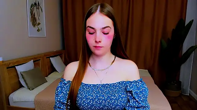 Maddy Wood  online show from April 11, 5:50 pm