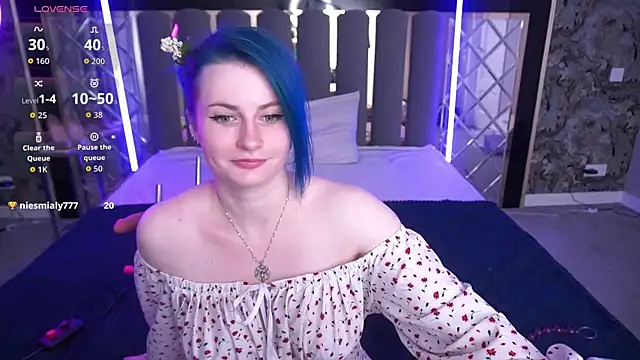 Snapshot of AlisaGracee chatting on June 4, 5:35 am AlisaGracee online show from June 4, 5:35 am