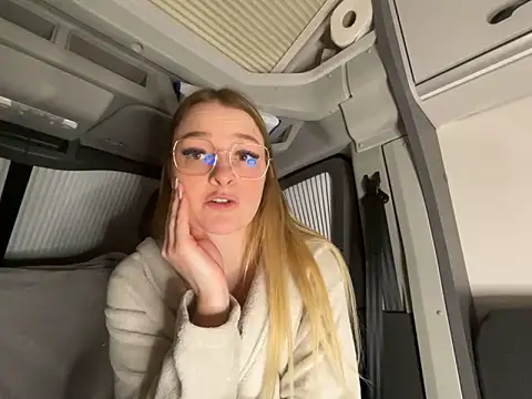 melanieTesss online show from February 21, 11:50 pm