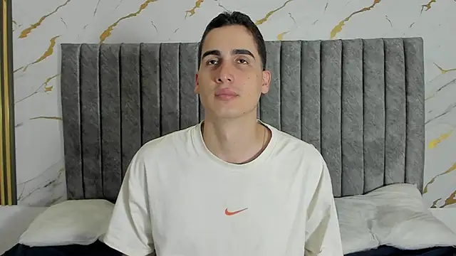 ryanlevi1 online show from February 23, 1:52 pm