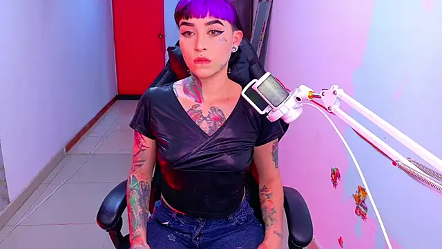 nova kitttyy online show from April 26, 1:25 am