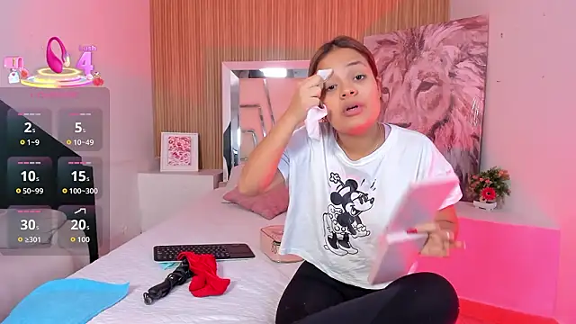 Snapshot of SiaFoxx_ chatting on March 3, 4:29 am SiaFoxx online show from March 3, 4:29 am