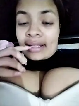 Snapshot of SiaFoxx_ chatting on April 6, 3:04 am SiaFoxx online show from April 6, 3:04 am