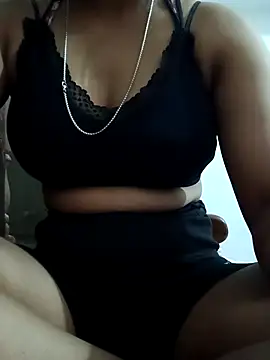 CURVYMOOMMY online show from March 12, 1:28 pm