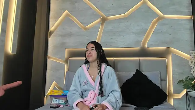 Snapshot of SilkNyx chatting on February 20, 1:33 pm SilkNyx online show from February 20, 1:33 pm