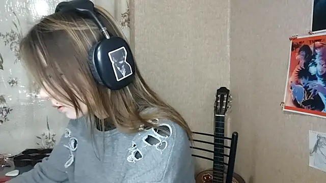 Snapshot of MilaTyan chatting on February 24, 5:33 pm MilaTyan online show from February 24, 5:33 pm