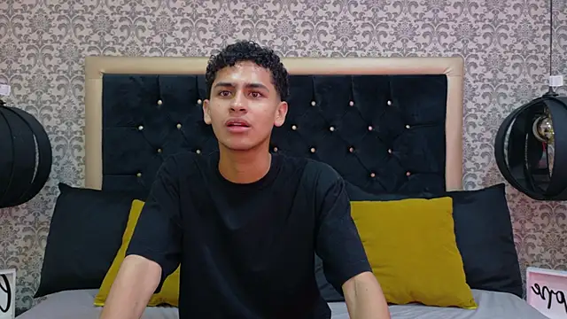 Snapshot of Dark_Sultan chatting on February 18, 8:05 pm Dark Sultan online show from February 18, 8:05 pm