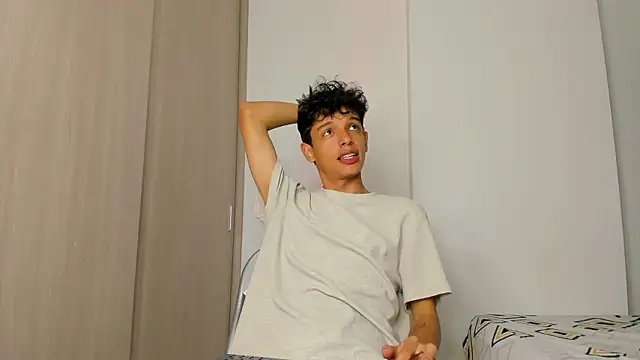 Snapshot of Maxfrost1 chatting on February 26, 7:46 pm Maxfrost1 online show from February 26, 7:46 pm