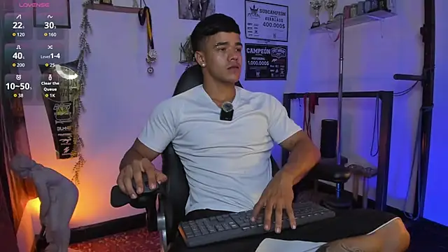 Rob zaens33 online show from April 18, 3:38 pm