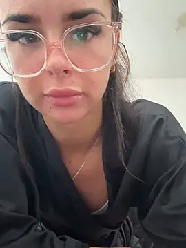 Amberbanxx online show from June 2, 7:10 am