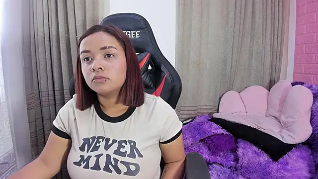 Snapshot of Sienna_Lux01 chatting on February 25, 5:55 pm Sienna Lux01 online show from February 25, 5:55 pm