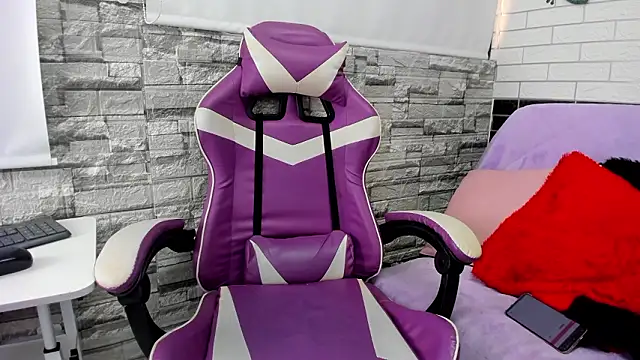 Snapshot of Sienna_Lux01 chatting on February 28, 11:44 am Sienna Lux01 online show from February 28, 11:44 am